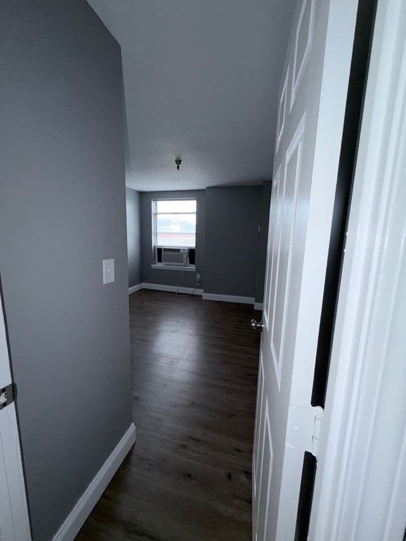 Springfield Apartment: 122 Chestnut Street