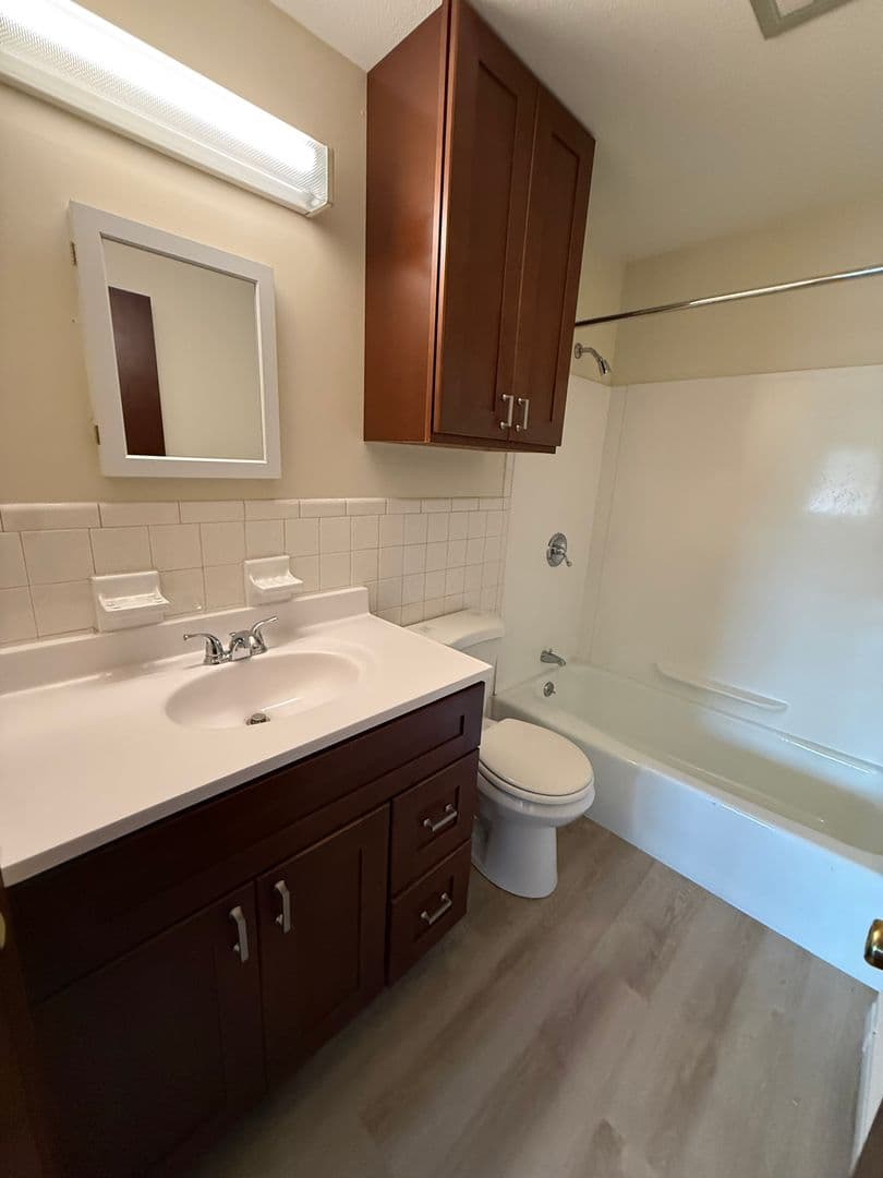 Agawam Apartment: 643 Suffield St