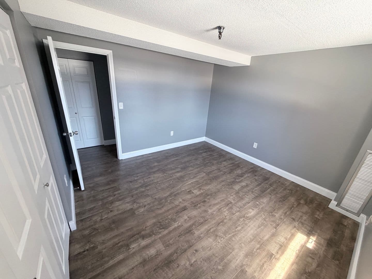 Springfield Apartment: 122 Chestnut Street