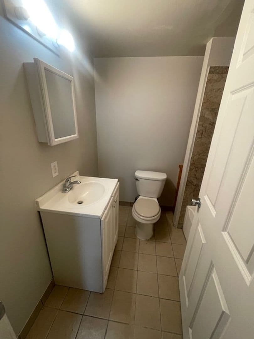 Springfield Apartment: 66 Mattoon St