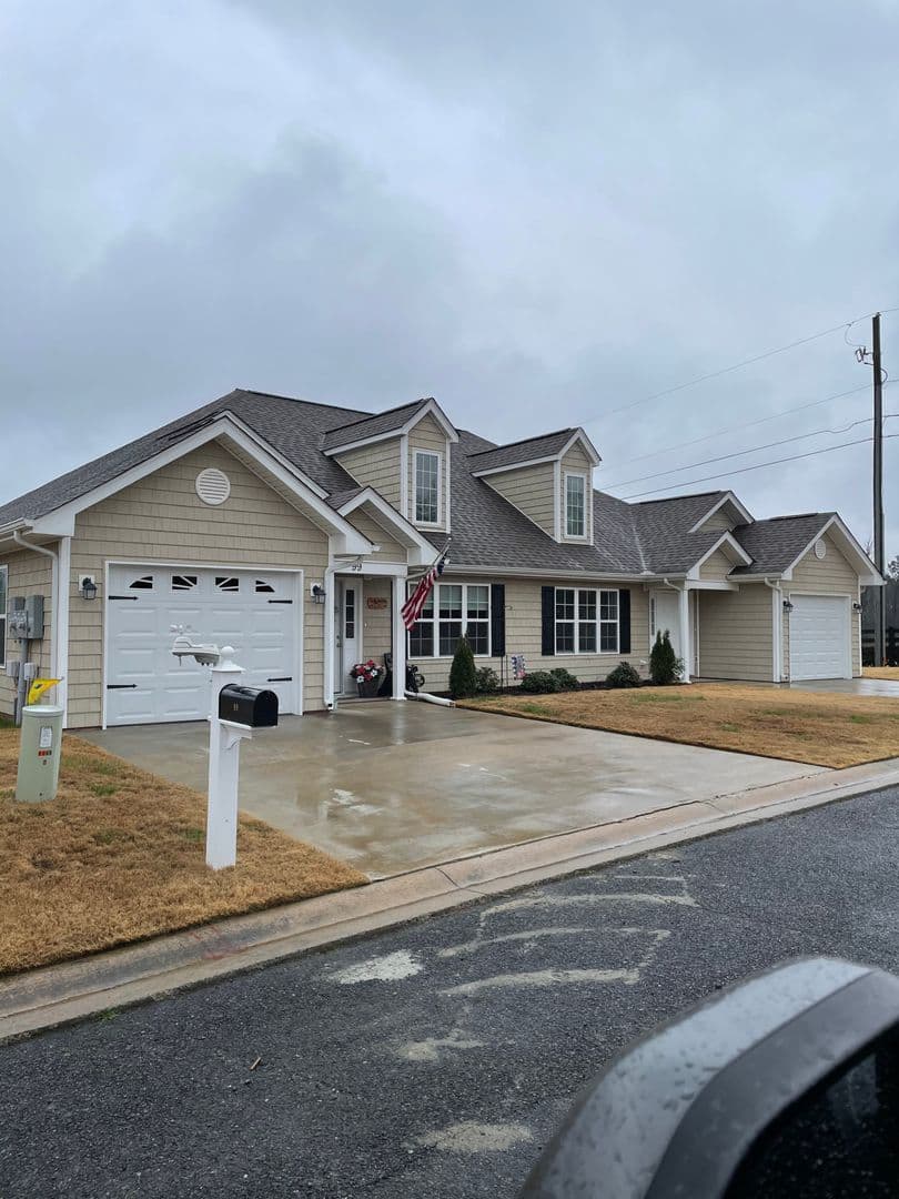 Chatsworth Apartment: Quail Run Road