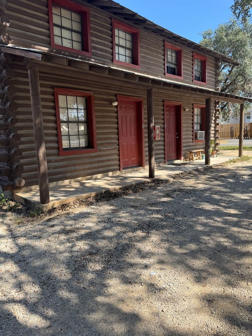 Bandera Apartment: 234 San Angelo St