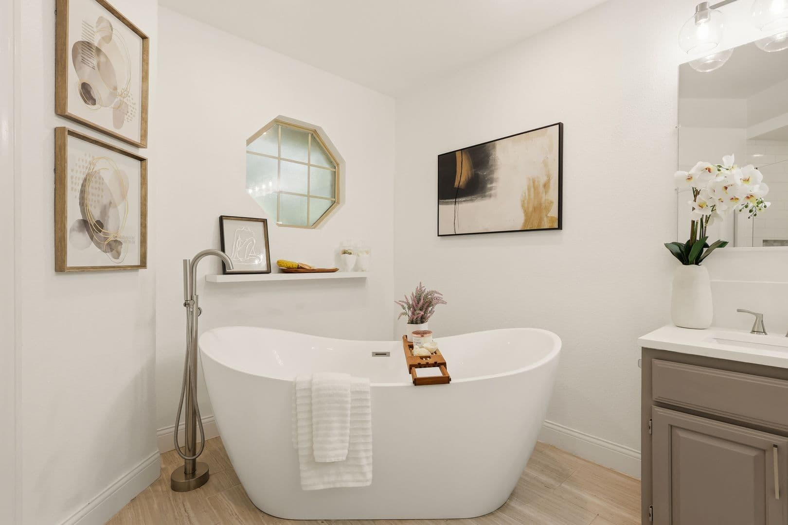 San Antonio House: 24 Inwood Manor