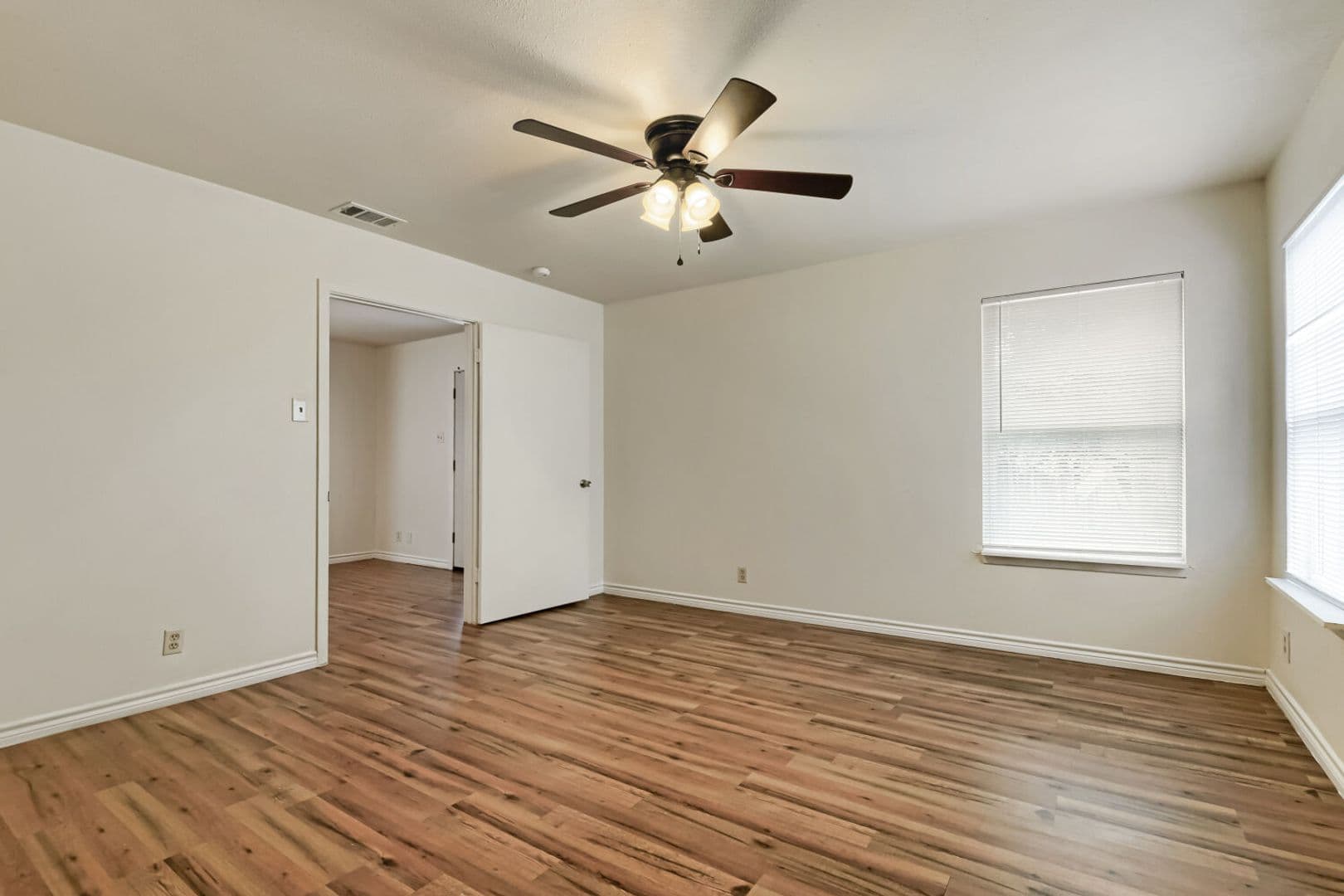 San Antonio House: 8106 Windlake St