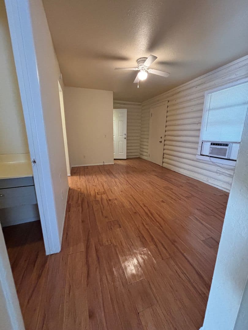 Bandera Apartment: 234 San Angelo St