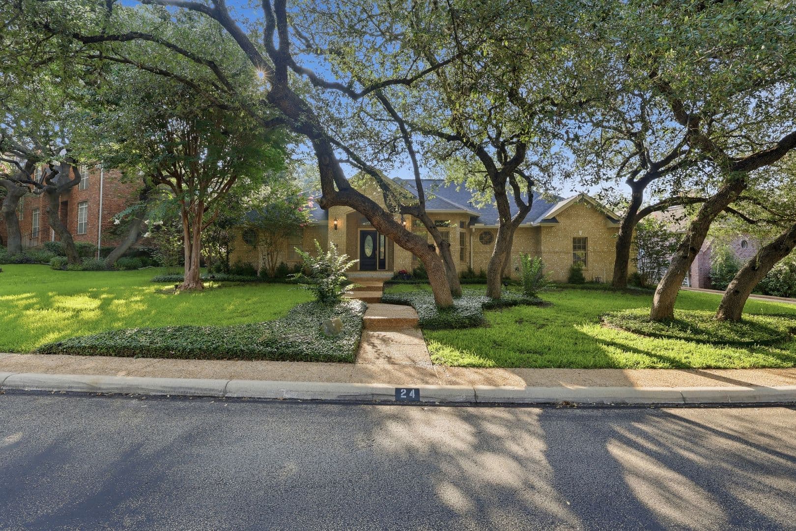 San Antonio House: 24 Inwood Manor