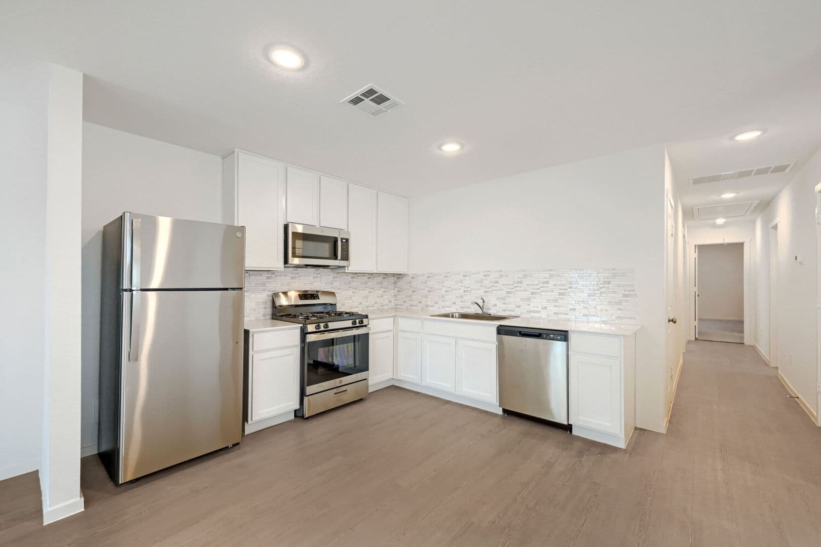 Elmendorf House: 6840 Chert Chase