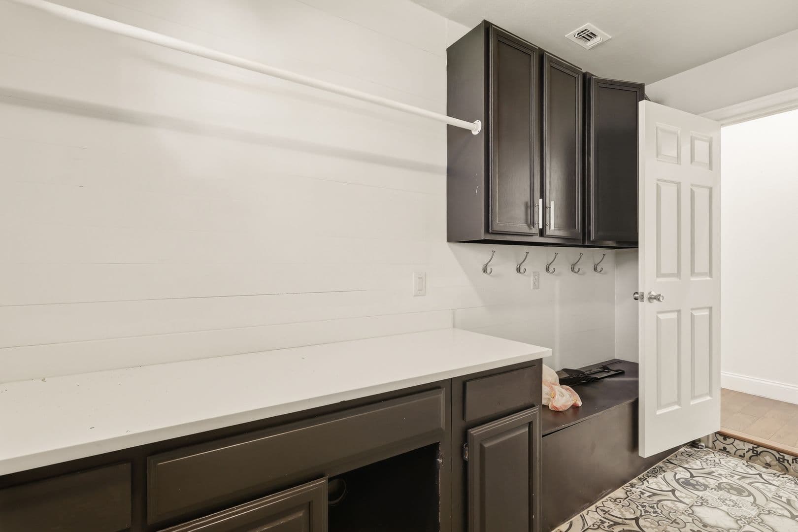 San Antonio House: 24 Inwood Manor