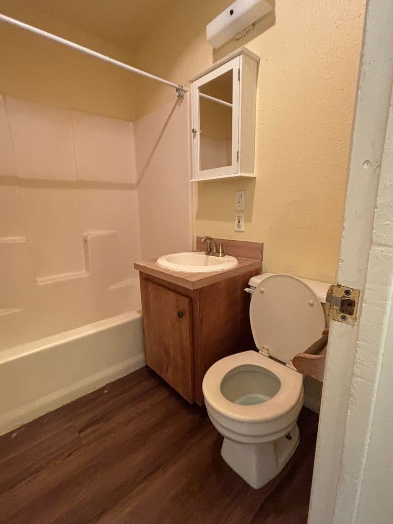 Bandera Apartment: 234 San Angelo St