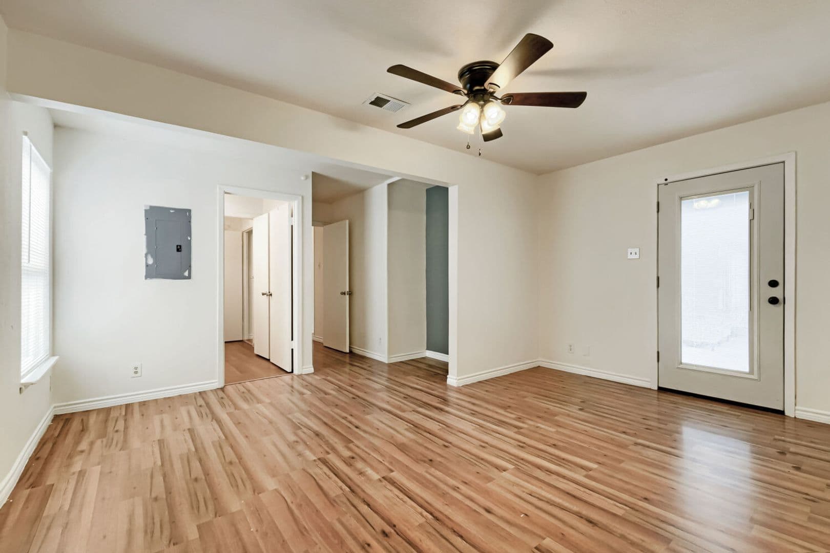 San Antonio House: 8106 Windlake St
