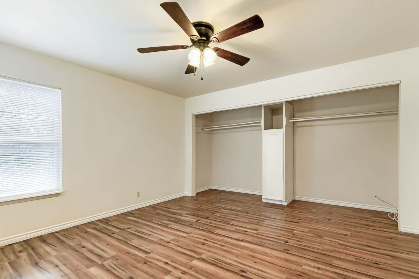 San Antonio House: 8106 Windlake St