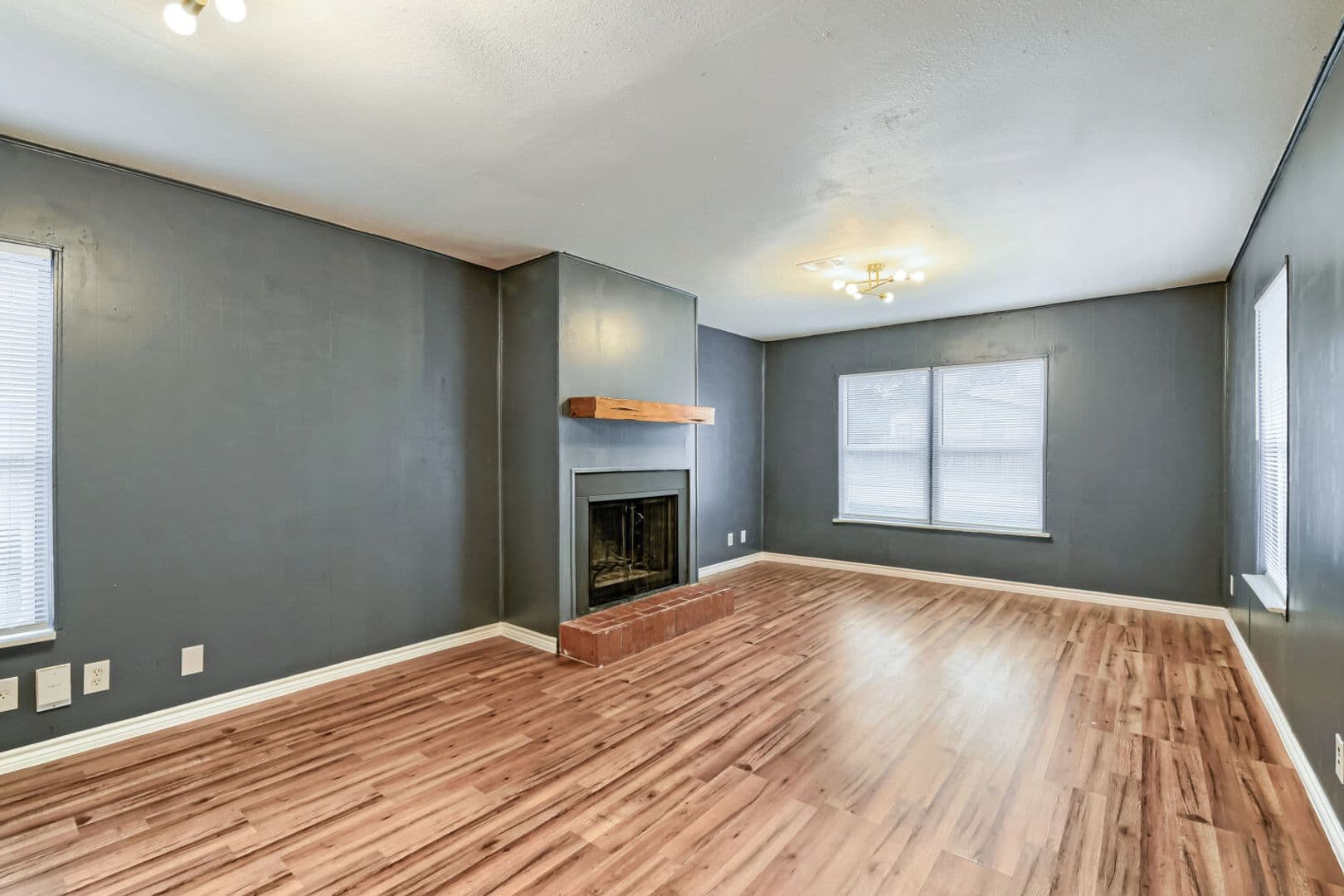San Antonio House: 8106 Windlake St