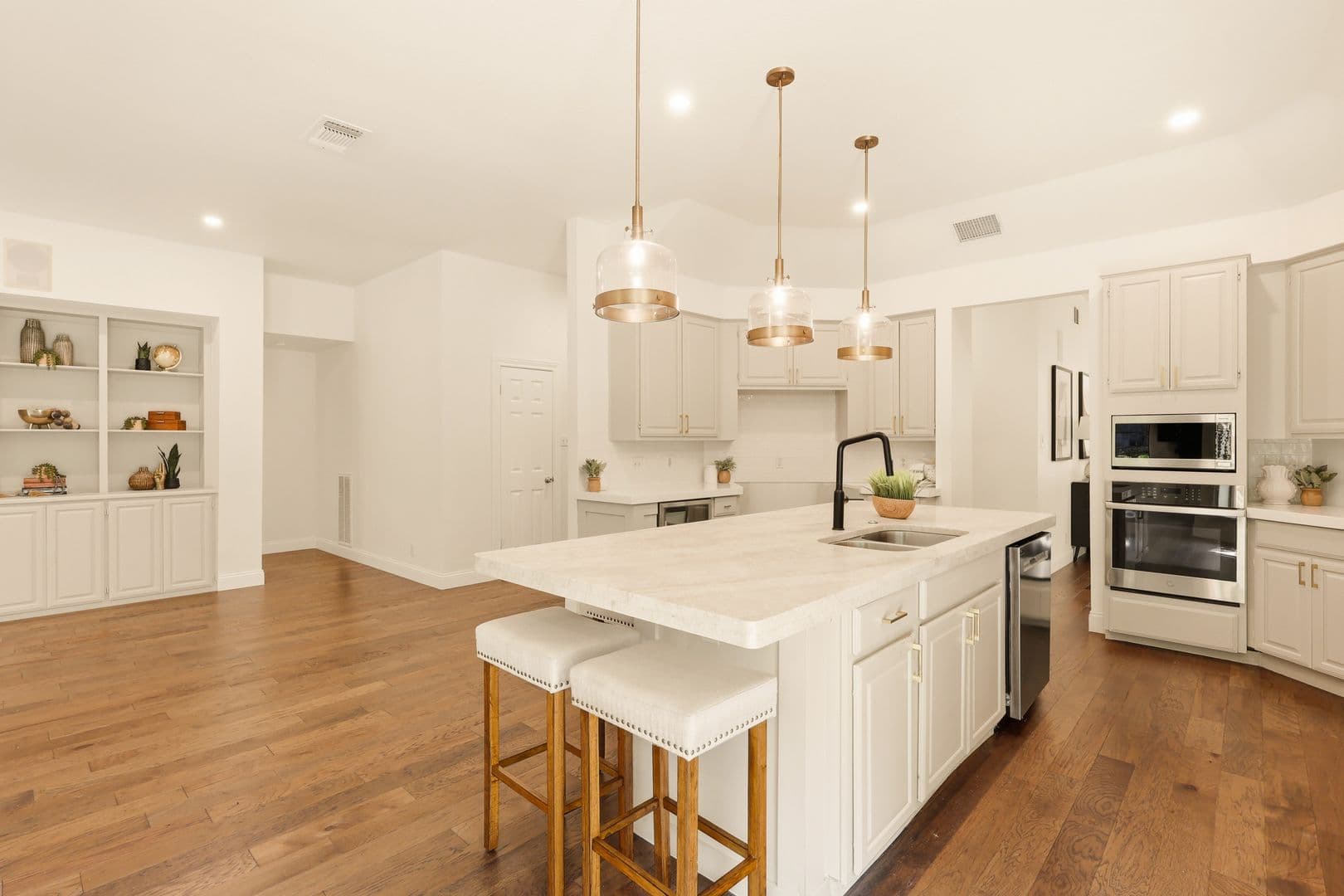 San Antonio House: 24 Inwood Manor