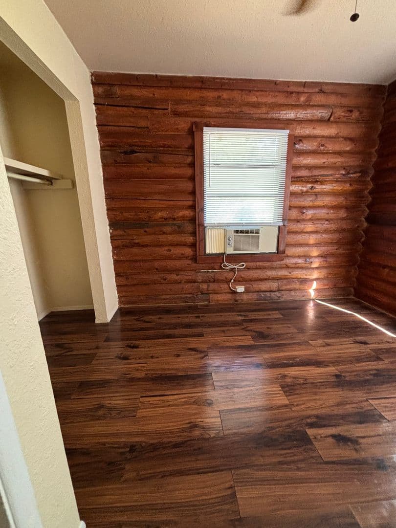 Bandera Apartment: 234 San Angelo St