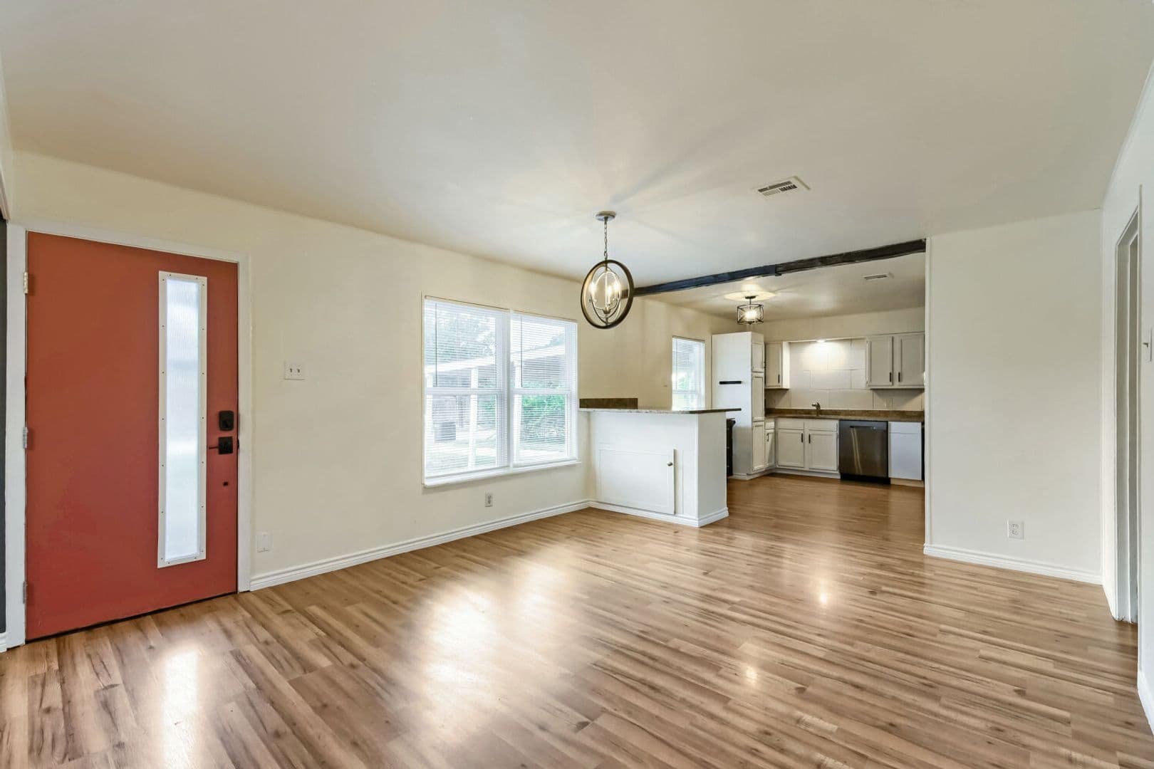 San Antonio House: 8106 Windlake St