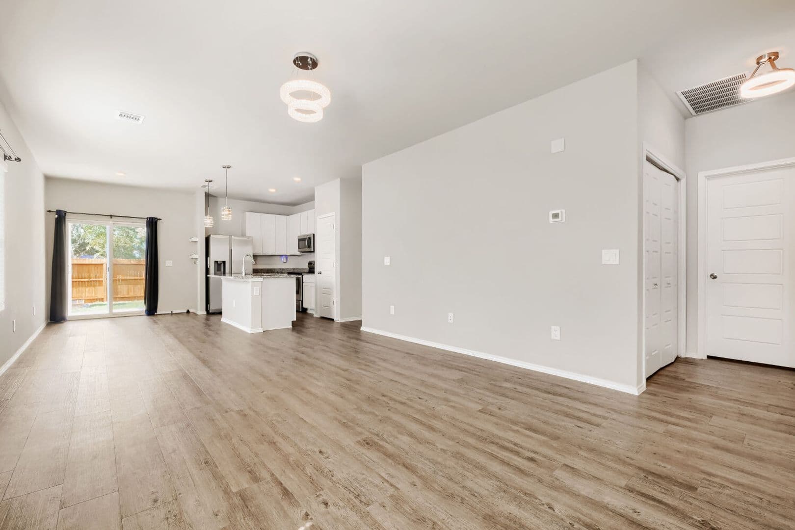 San Antonio House: 9623 Pleasanton Elm