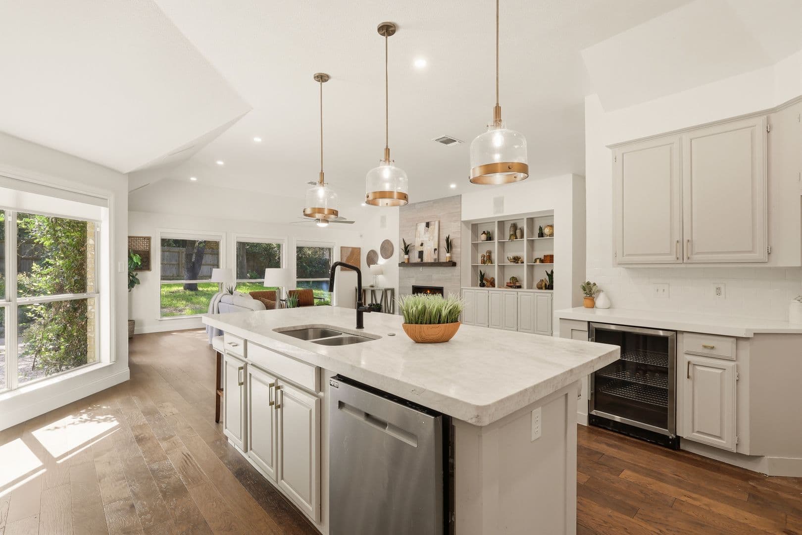 San Antonio House: 24 Inwood Manor