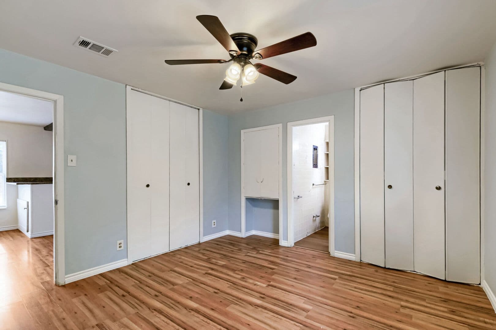 San Antonio House: 8106 Windlake St