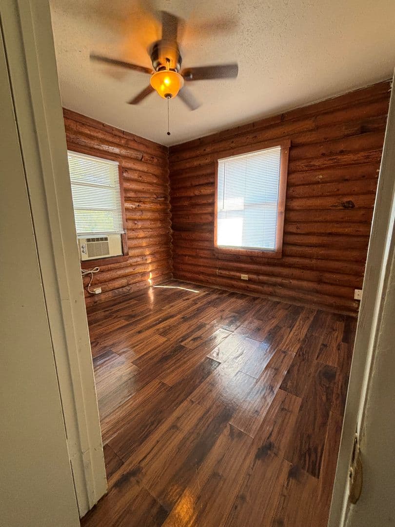 Bandera Apartment: 234 San Angelo St