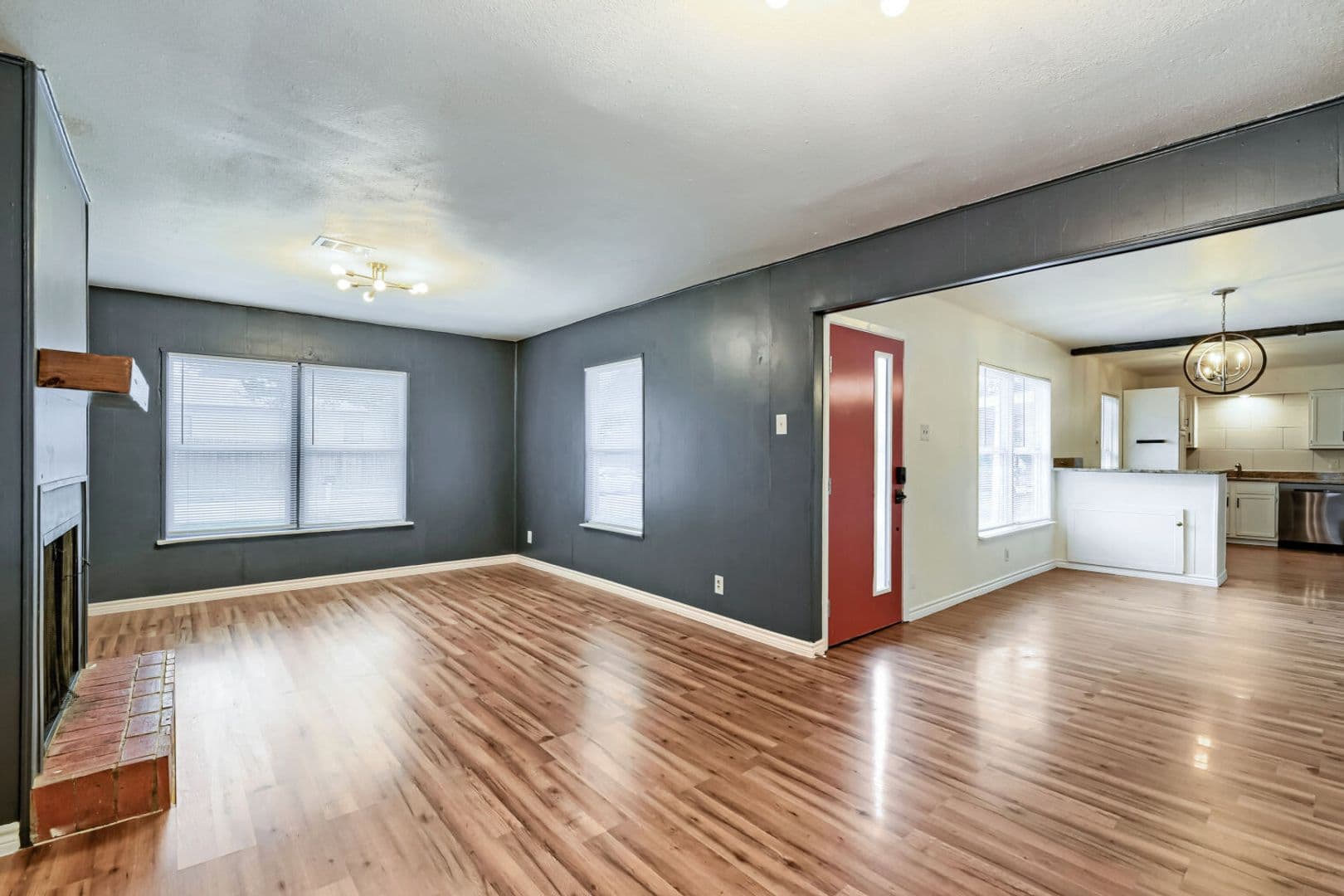 San Antonio House: 8106 Windlake St