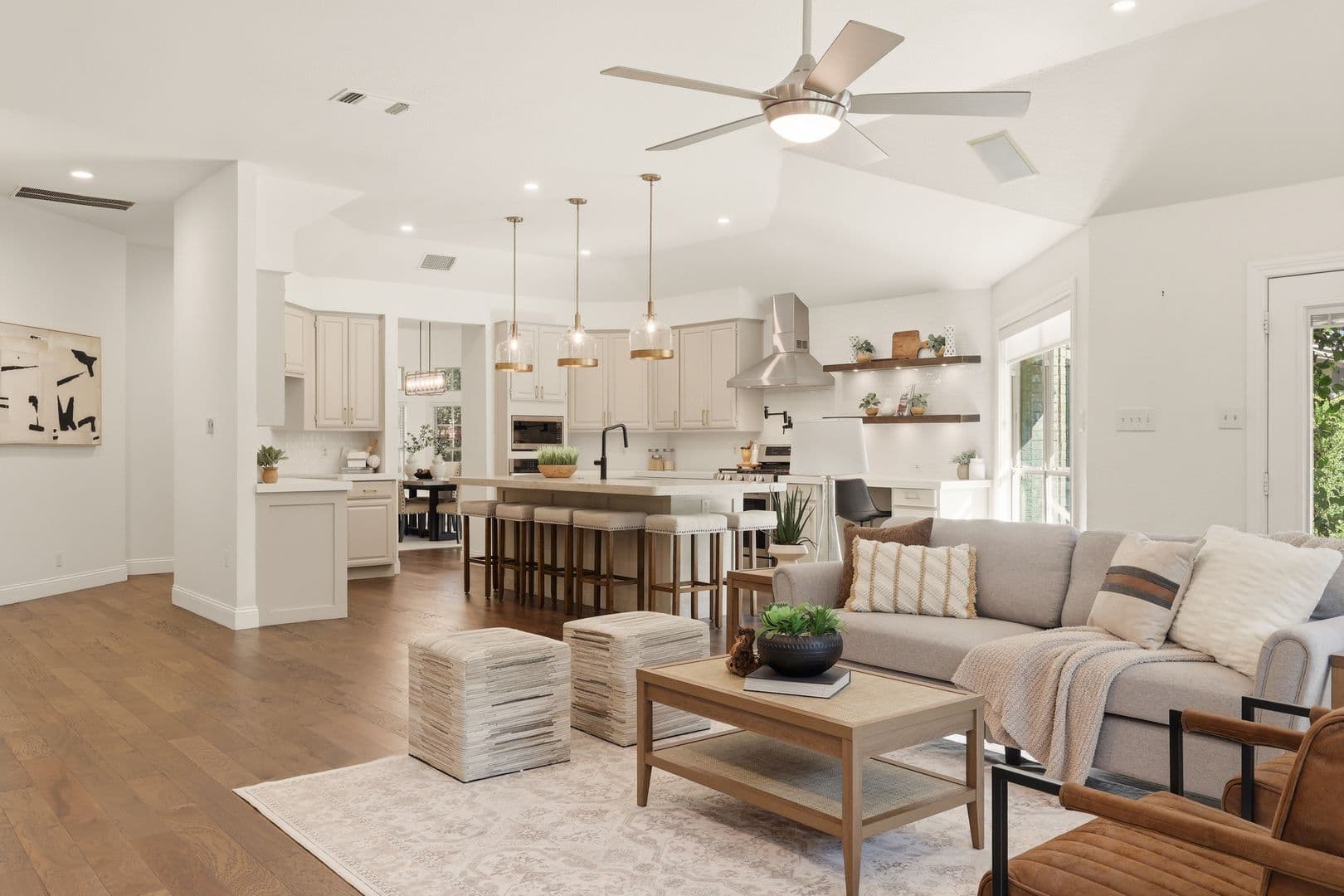 San Antonio House: 24 Inwood Manor
