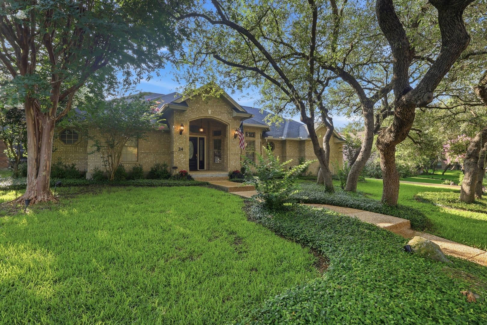 San Antonio House: 24 Inwood Manor