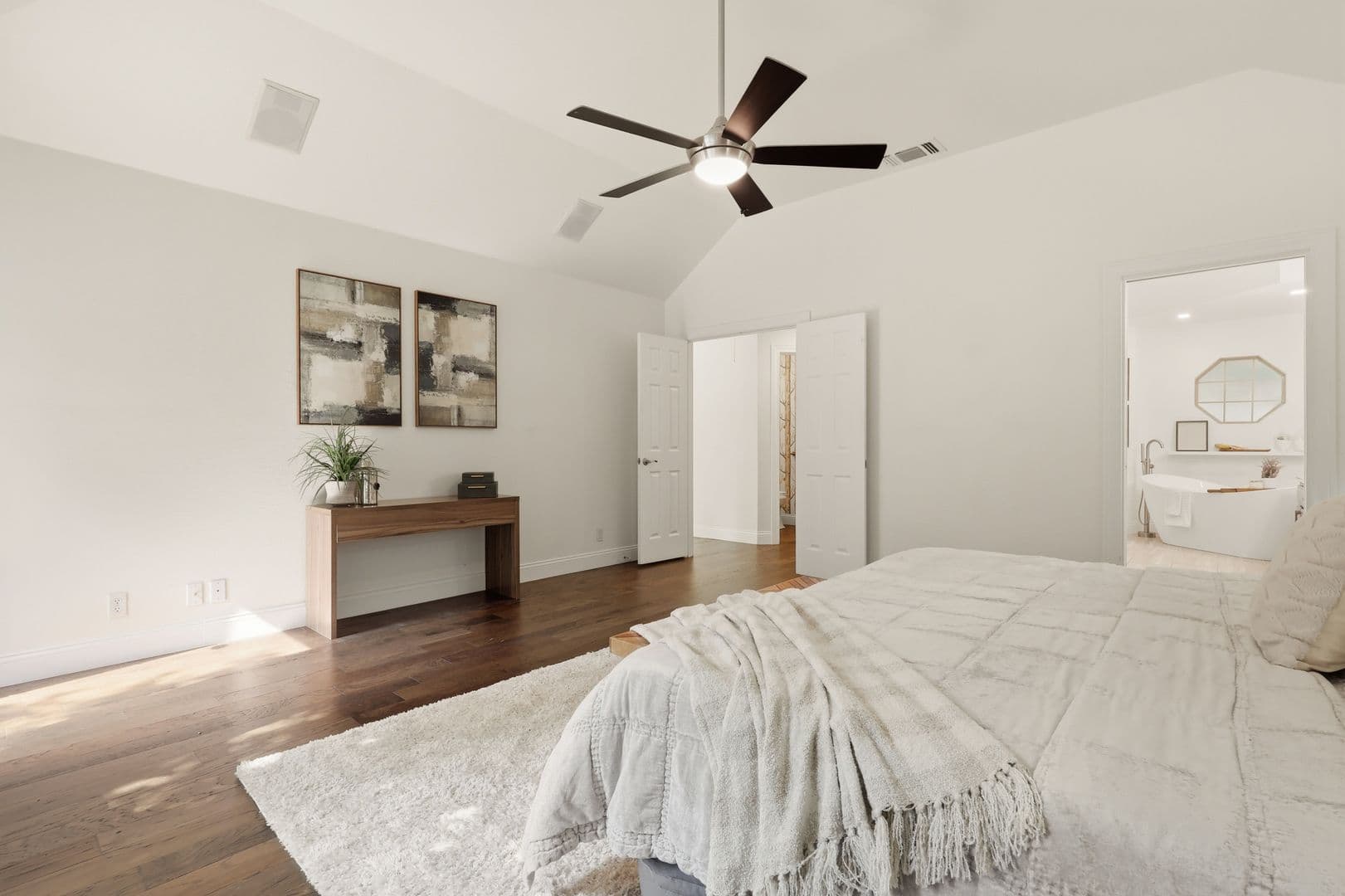 San Antonio House: 24 Inwood Manor