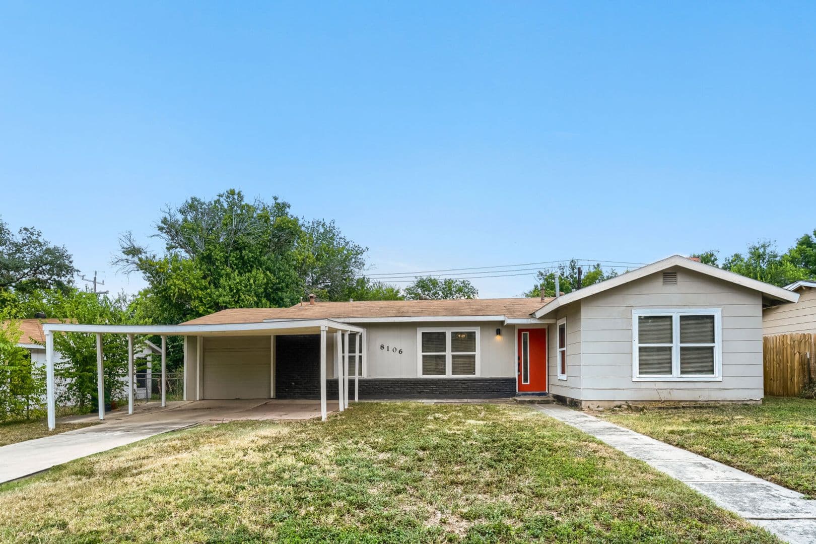 San Antonio House: 8106 Windlake St