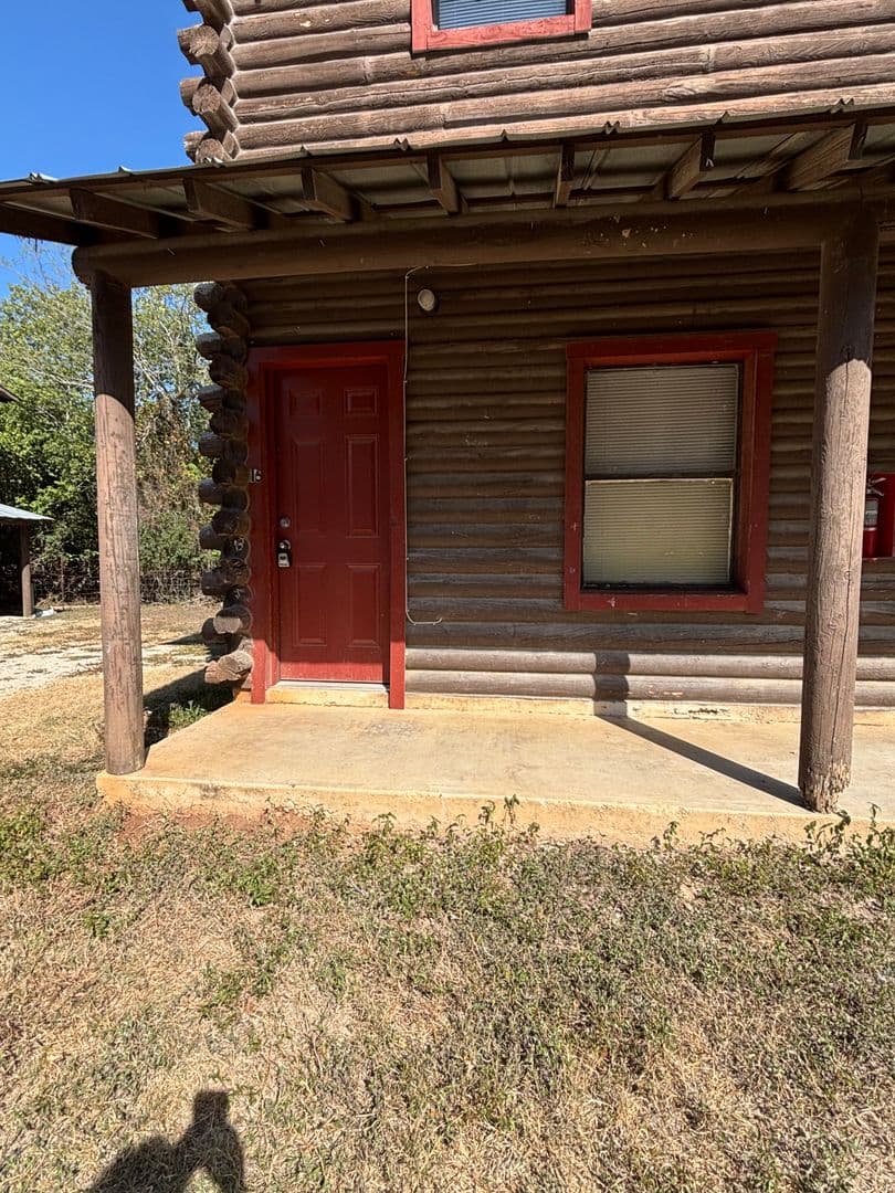 Bandera Apartment: 234 San Angelo St