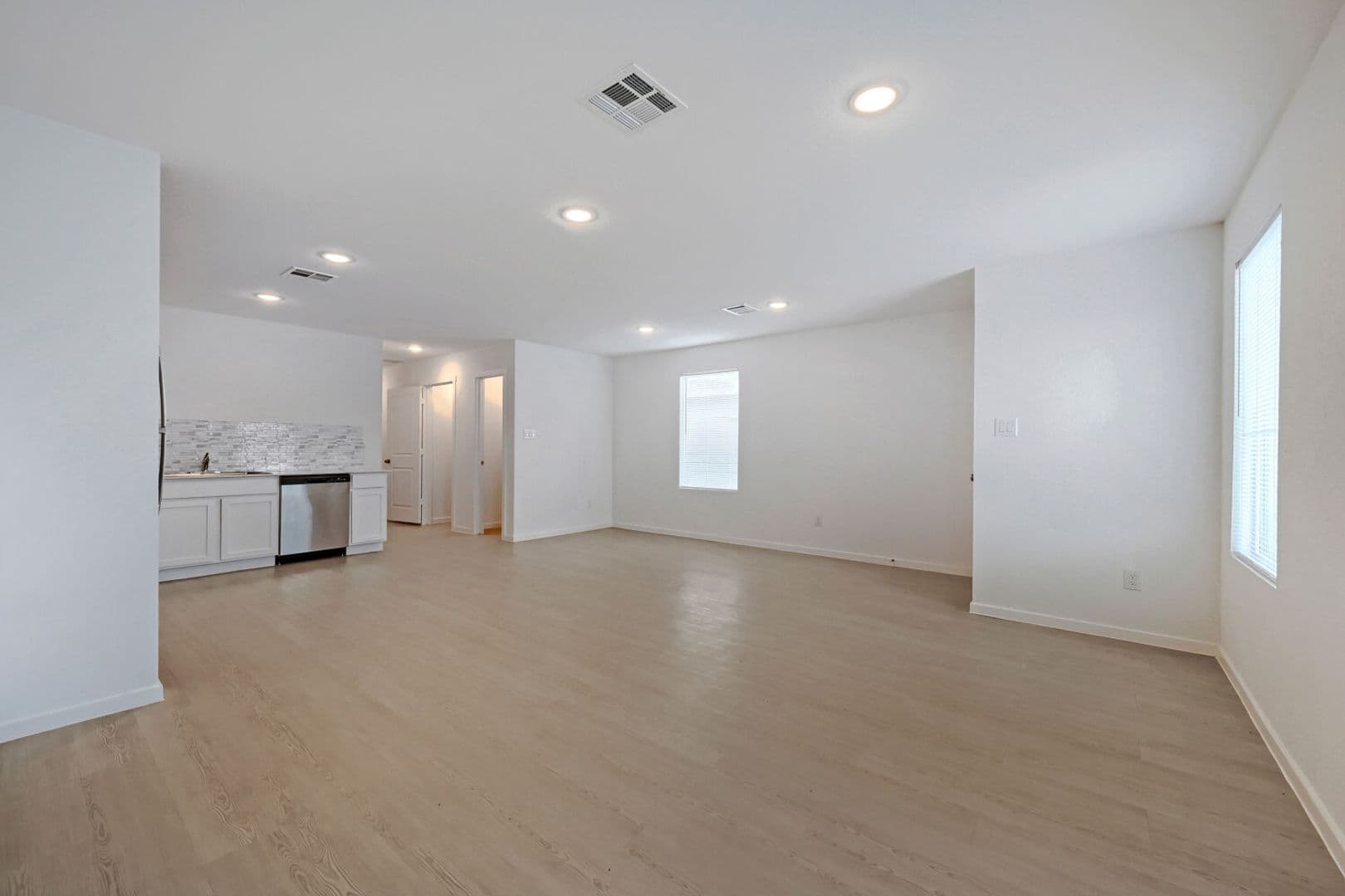 Elmendorf House: 6840 Chert Chase