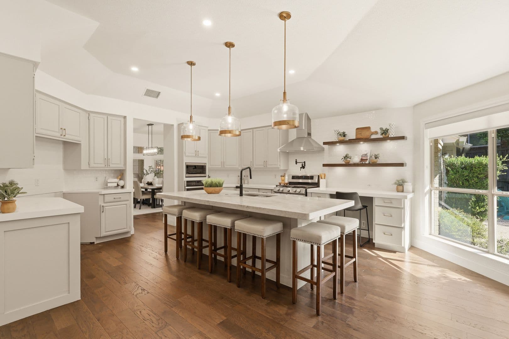 San Antonio House: 24 Inwood Manor