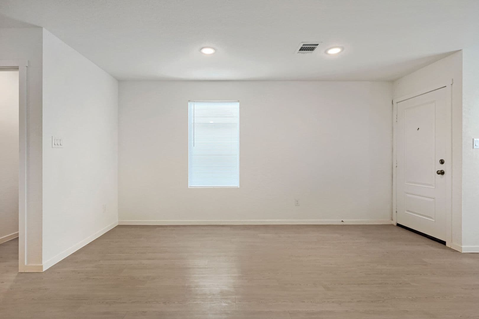 Elmendorf House: 6840 Chert Chase