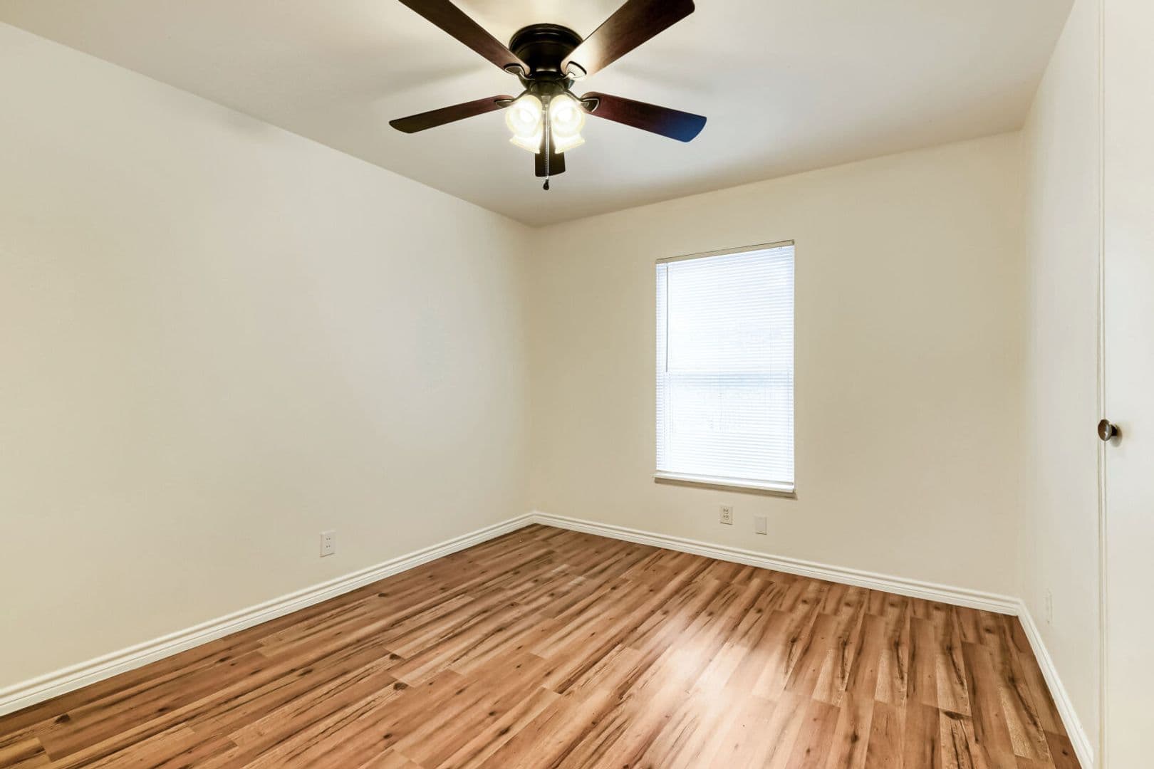 San Antonio House: 8106 Windlake St