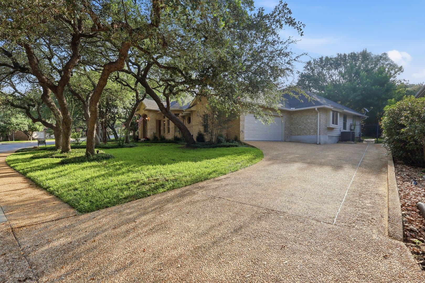 San Antonio House: 24 Inwood Manor