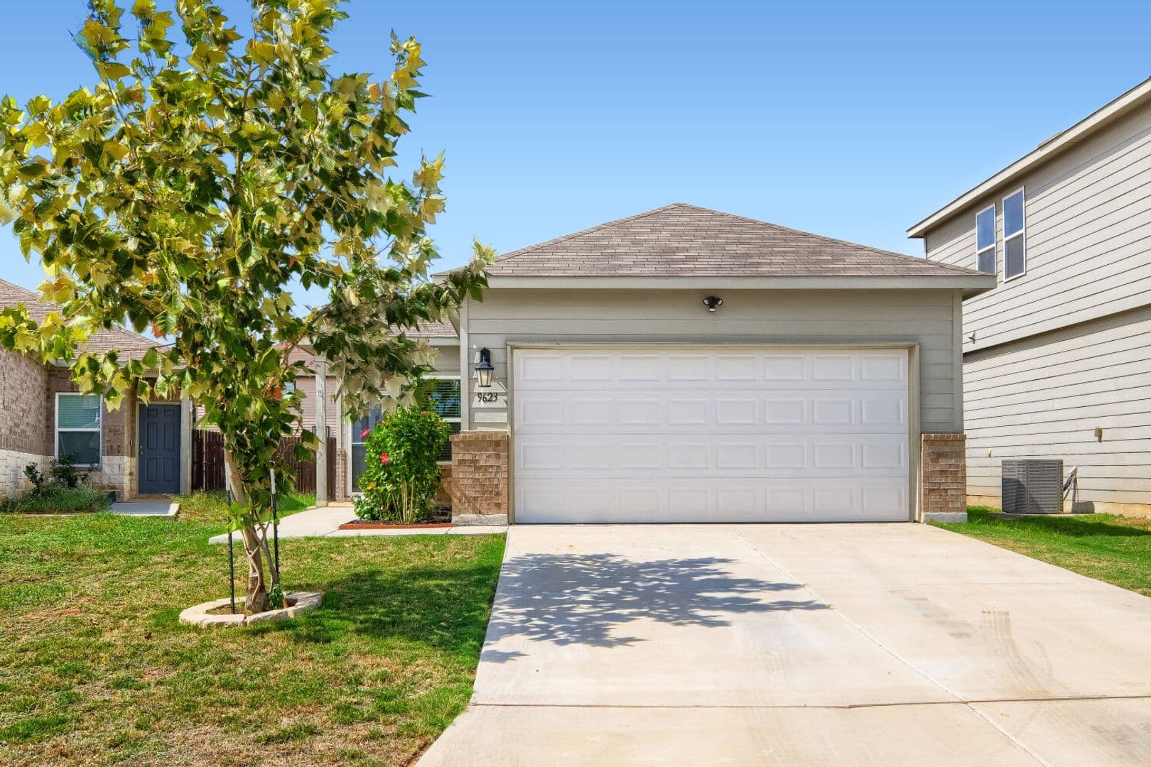 San Antonio House: 9623 Pleasanton Elm