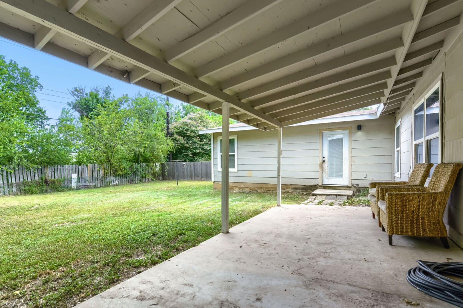 San Antonio House: 8106 Windlake St