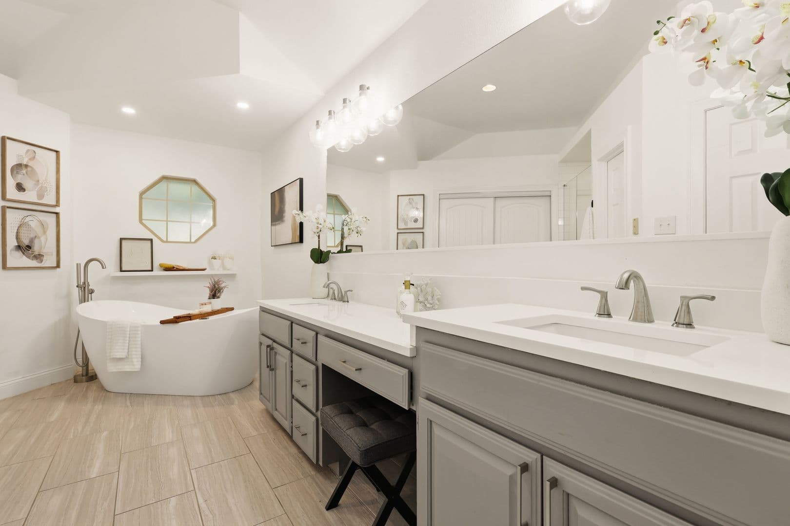 San Antonio House: 24 Inwood Manor