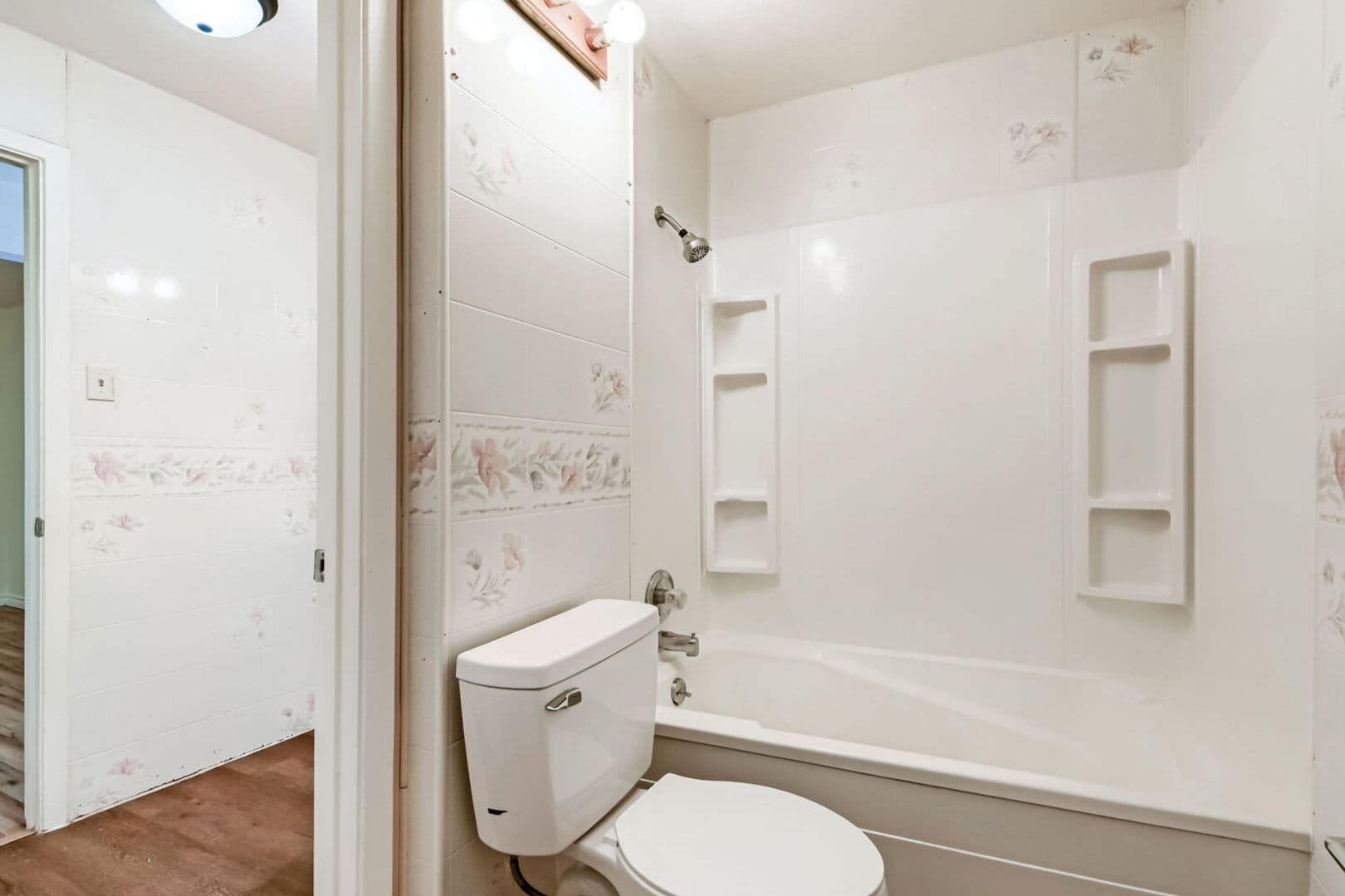 San Antonio House: 8106 Windlake St