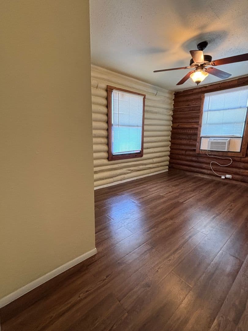 Bandera Apartment: 234 San Angelo St