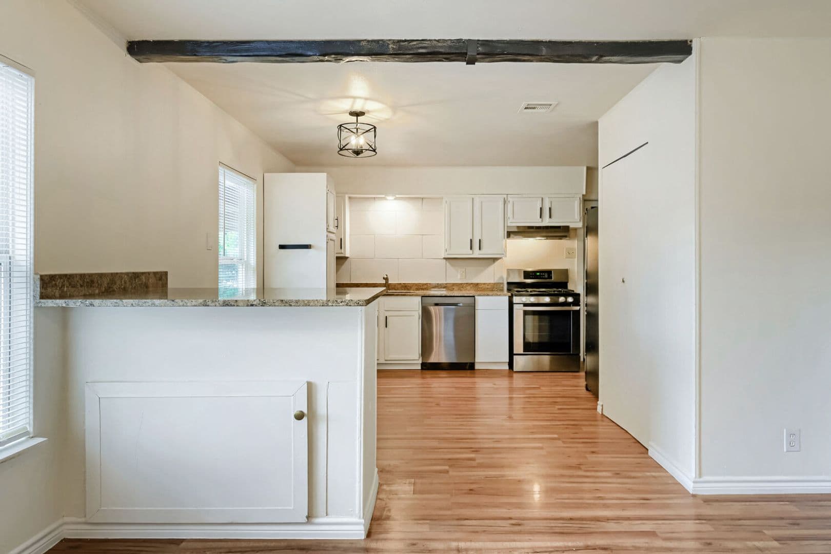 San Antonio House: 8106 Windlake St