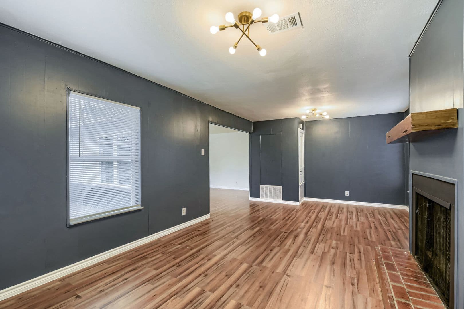 San Antonio House: 8106 Windlake St