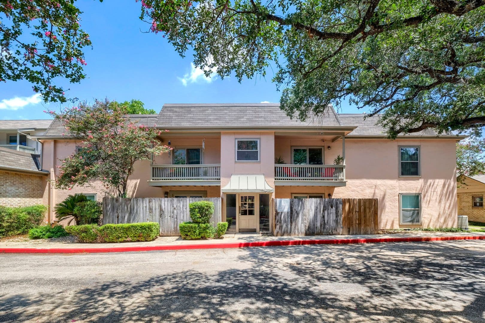 San Antonio House: 2300 Nacogdoches Rd