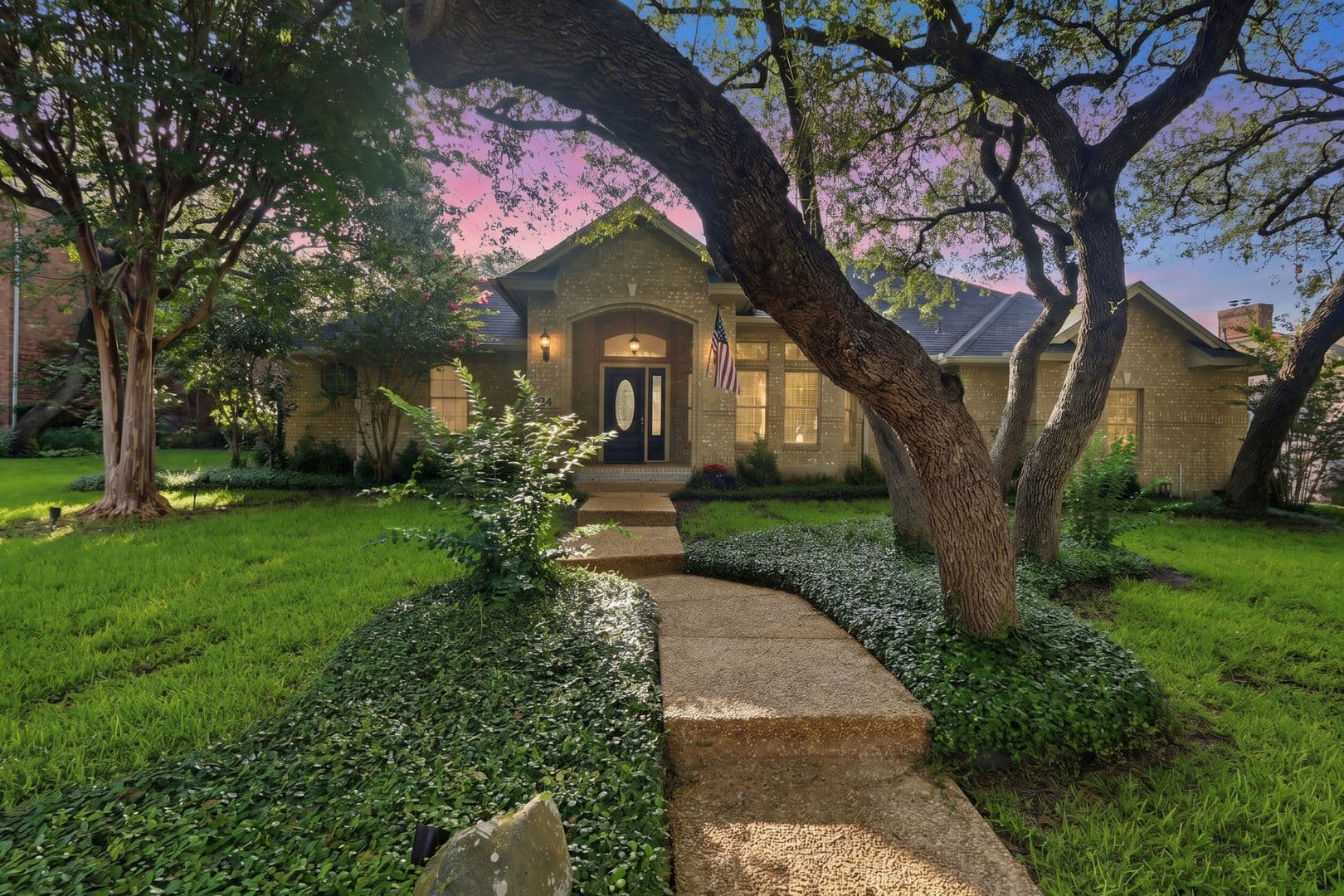 San Antonio House: 24 Inwood Manor
