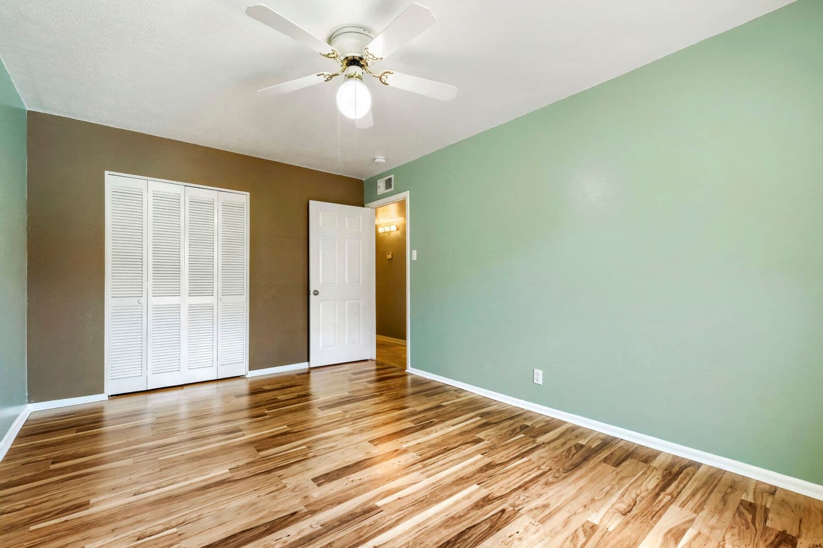 San Antonio House: 2300 Nacogdoches Rd