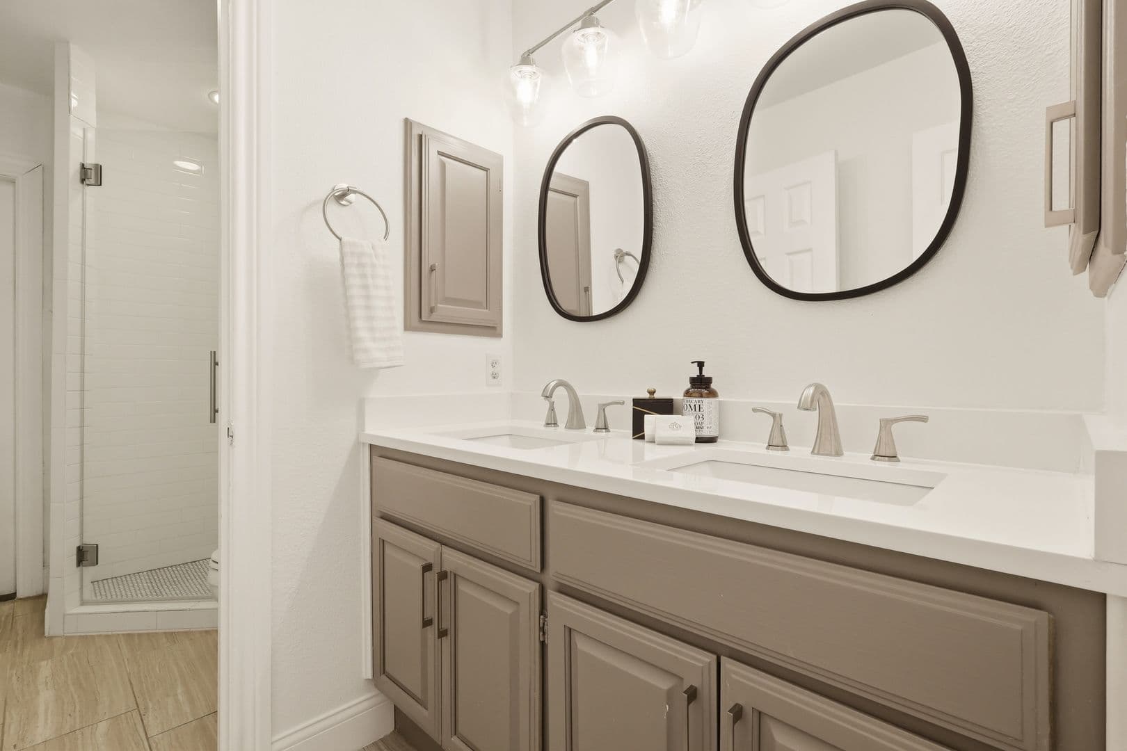 San Antonio House: 24 Inwood Manor