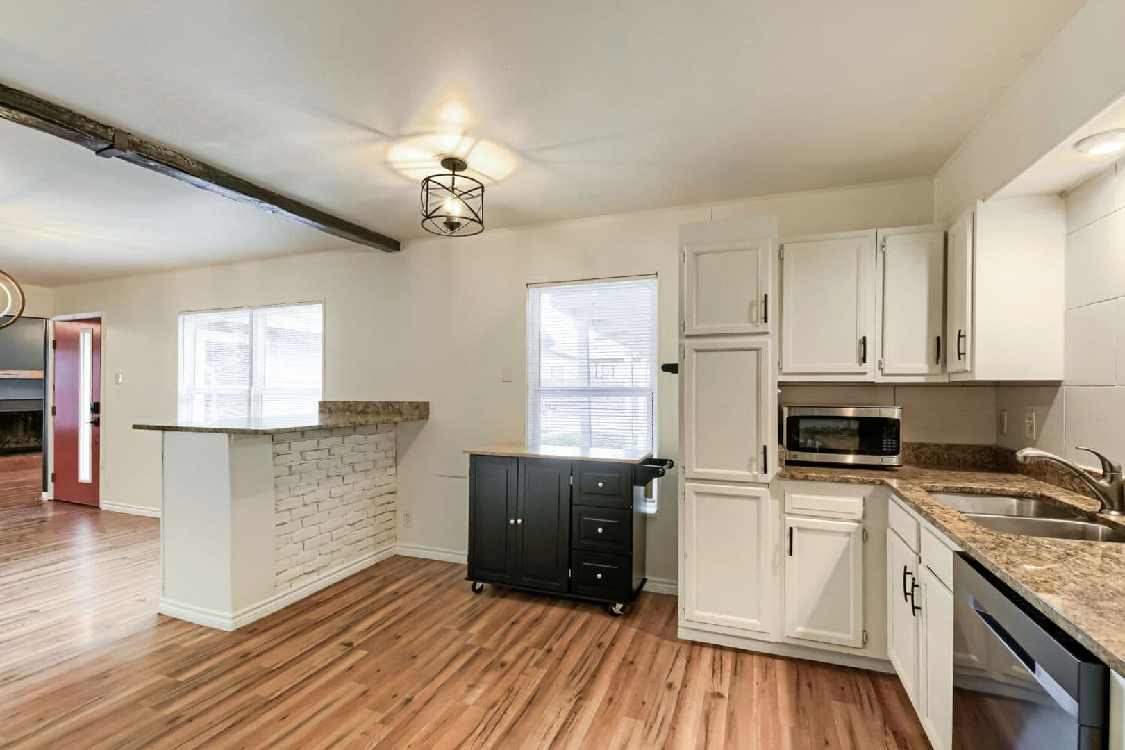 San Antonio House: 8106 Windlake St