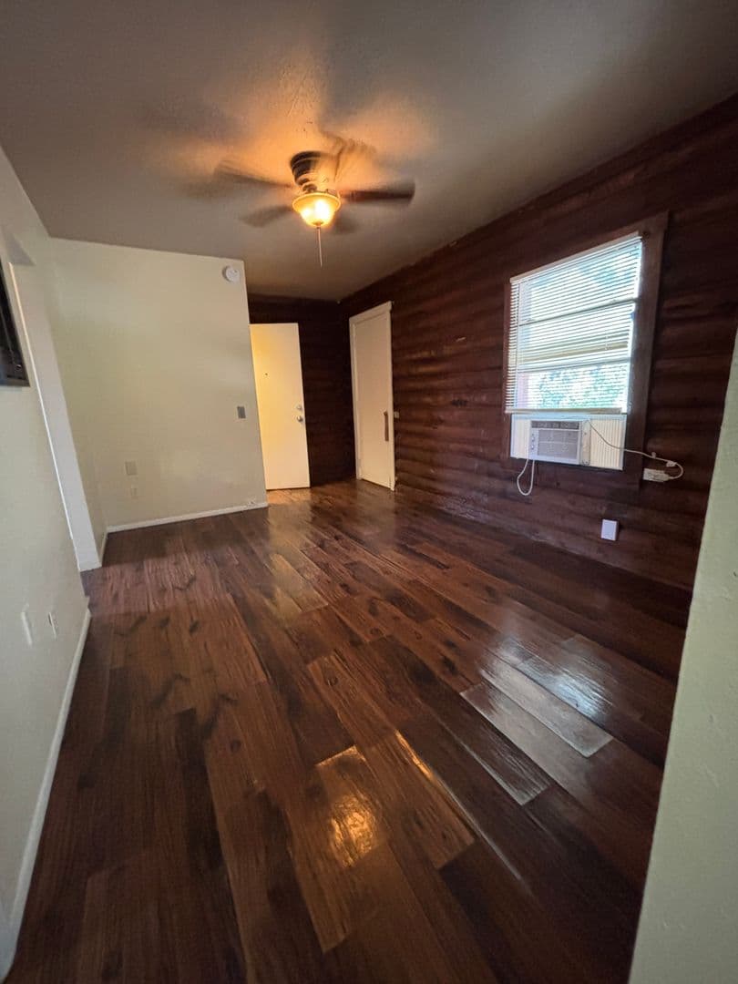 Bandera Apartment: 234 San Angelo St