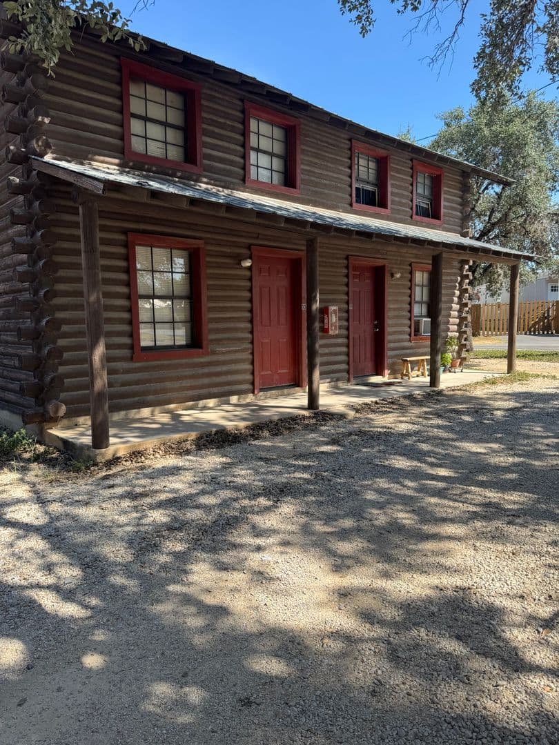 Bandera Apartment: 234 San Angelo St