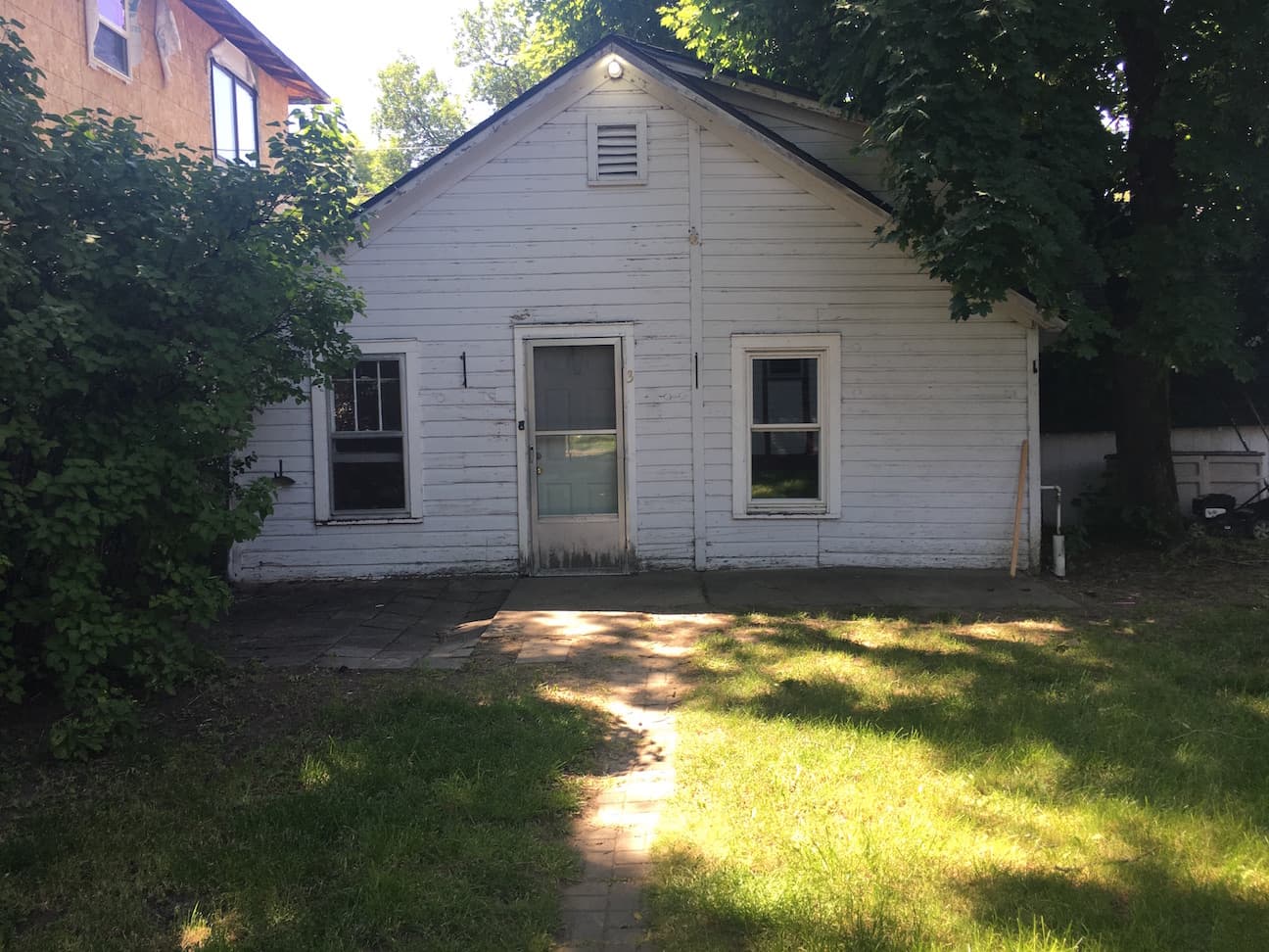 Billings Apartment: 318 Miles Ave.