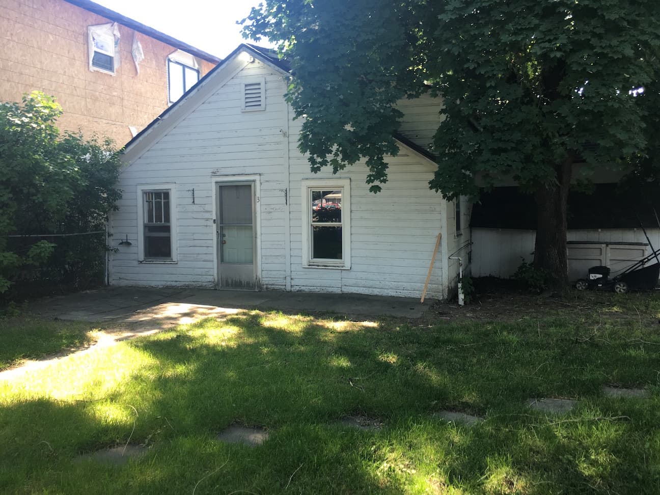 Billings Apartment: 318 Miles Ave.